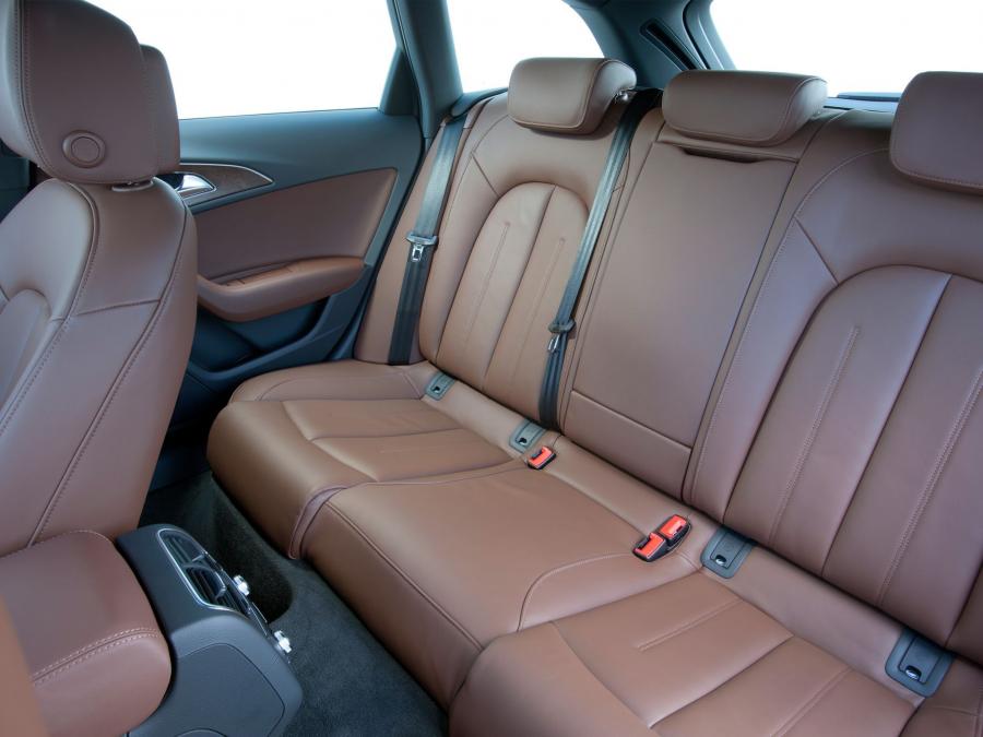 Интерьер Audi A6 3.0 TDI Avant (4G, C7) 2011 года  (UK) (фото 12 из 19)